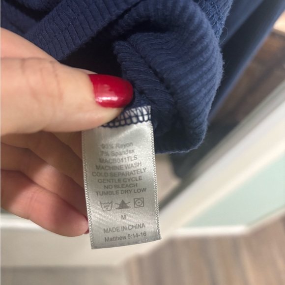 🌻Bundle 5/$10🌻
Cute-ladies size M 🌸
Brand-C-Brand 
93% Rayon 7% spandex - Picture 3 of 3